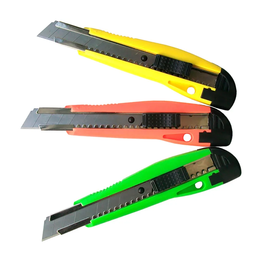 CUTTER UNIVERSALE IN PLASTICA CON 3 LAME